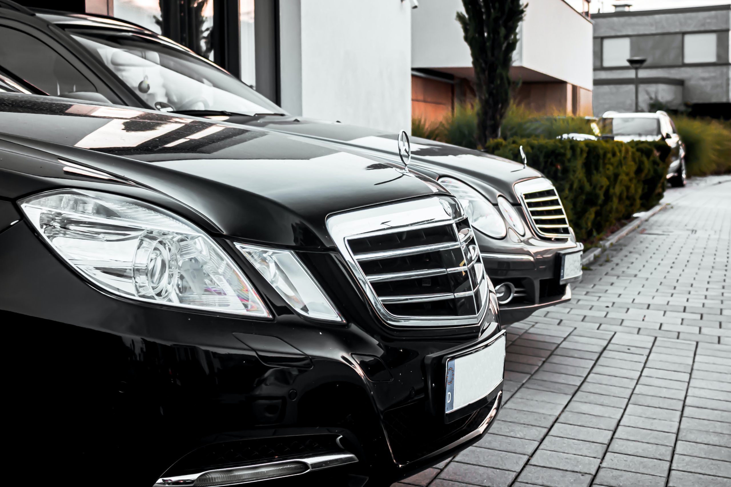 Executive Van Car - jannis lucas zsEjTf xHE unsplash scaled
