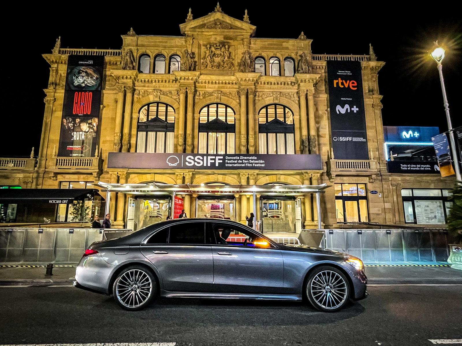 Transporte privado de lujo para turistas en Madrid con VTC Executive Van Car, ofreciendo recorridos por la ciudad y sus alrededores.